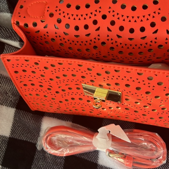 Orange Is In! - Picture 3 of 4